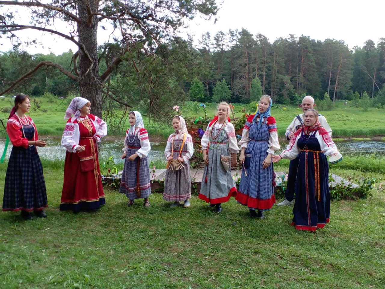 Образцовый фольклорный ансамбль «Родничок» им. М. В. Кувшиновой — Тверской  областной Дом народного творчества